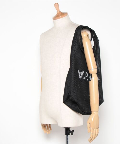 A.P.C.（アーペーセー）の「SAC SHOPPING REBOUND　23P（トートバッグ・メンズ・オフホワイト/ブラック・ONESIZE）」の5枚目の写真