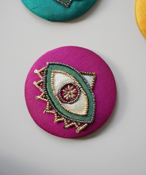 Port(ポート)の「【 antique andico / アンティーク アンディコ 】 イーブルアイ 刺繍 ビーズ ミラー_(ミラー・レディース・イエロー/ブルー/パープル/ブラック・FREE)」の1枚目の写真