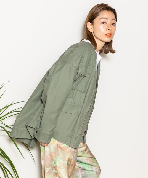 AMERICAN RAG CIE（アメリカンラグシー）の「バックデザインノーカラーミリタリージャケット（ミリタリージャケット・レディース・カーキ/ベージュ・FREE）」の14枚目の写真