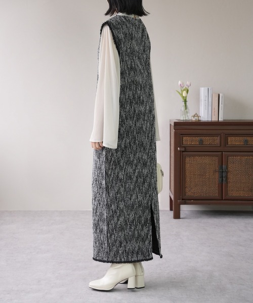 IAMUSE（アイアミューズ）の「ツイード深Vネックフリンジジャンパースカート S0912【IAMUSE】（ワンピース・レディース・ブラック系その他/アイボリー系・FREE）」の4枚目の写真