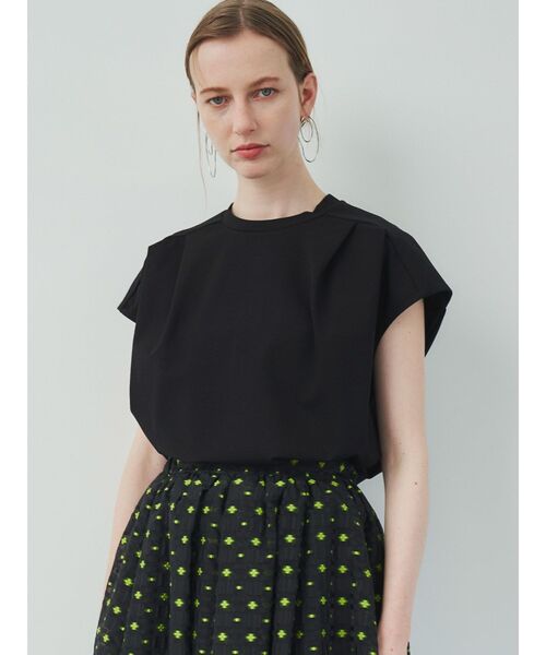 ELENDEEK（エレンディーク）の「ショルダータックカットソー（Tシャツ/カットソー・レディース・オフホワイト/ブラック/グリーン/カーキ・FREE）」の3枚目の写真