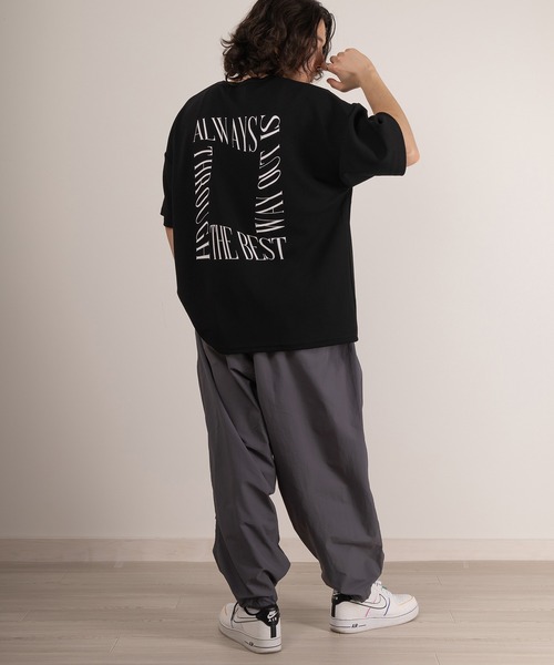 SlashDate(スラッシュデイト)の「梨地プリントTシャツ/バックプリント/ネックレス付き(Tシャツ/カットソー・メンズ・ホワイト系その他/ホワイト/ブラック系その他/ブラック・M/L)」の5枚目の写真