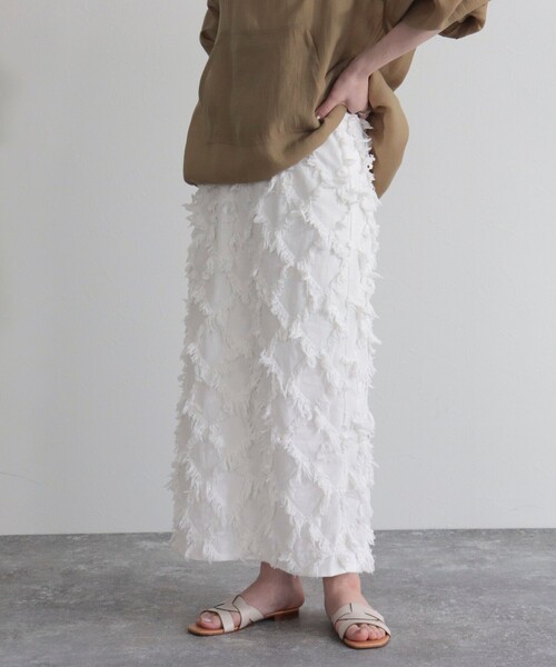 fredy emue(フレディエミュ)の「フリンジタイトスカート(スカート・レディース・オフホワイト/チャコールグレー・38/36)」の3枚目の写真