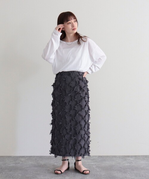 fredy emue(フレディエミュ)の「フリンジタイトスカート(スカート・レディース・オフホワイト/チャコールグレー・38/36)」の12枚目の写真