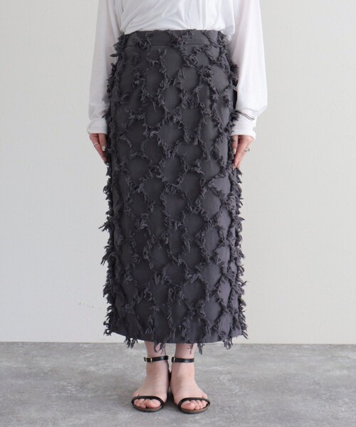 fredy emue(フレディエミュ)の「フリンジタイトスカート(スカート・レディース・オフホワイト/チャコールグレー・38/36)」の5枚目の写真