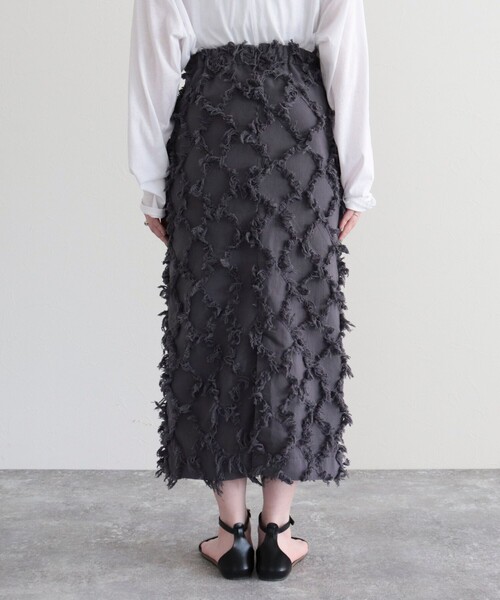 fredy emue(フレディエミュ)の「フリンジタイトスカート(スカート・レディース・オフホワイト/チャコールグレー・38/36)」の9枚目の写真