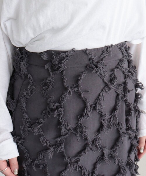 fredy emue(フレディエミュ)の「フリンジタイトスカート(スカート・レディース・オフホワイト/チャコールグレー・38/36)」の17枚目の写真