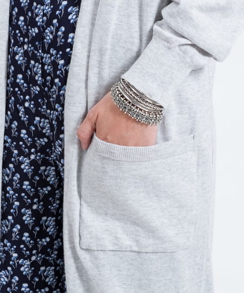 AMERICAN RAG CIE（アメリカンラグシー）の「AMERICAN RAG CIEハイゲージコットンロングカーディガン/209-MNI-MNHG244　コーディガン（カーディガン/ボレロ・レディース・ブラック/ライトグレー/ネイビー・FREE）」の5枚目の写真