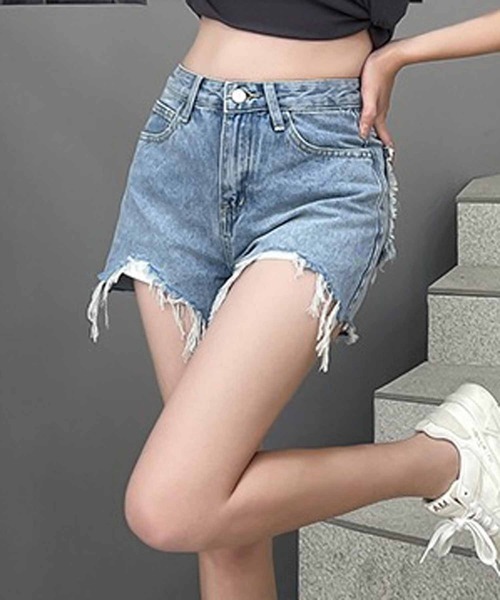 NANEA(ナネア)の「カットオフ デニムショートパンツ(デニムパンツ・レディース・インディゴブルー・SMALL/MEDIUM/LARGE)」の6枚目の写真