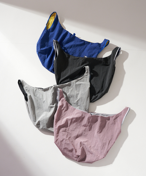 Ampersand（アンパサンド）の「【Ampersand】メッシュナイロン リバーシブルバッグ（トートバッグ・レディース・ブラック/ネイビー/イエロー・フリー）」の19枚目の写真