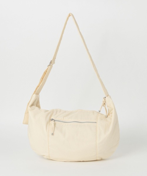 LAKOLE（ラコレ）の「クロワッサンBIGショルダー / 969649（ショルダーバッグ・レディース・ブラック/アイボリー/ピンク/ライトグレー・FREE）」の9枚目の写真