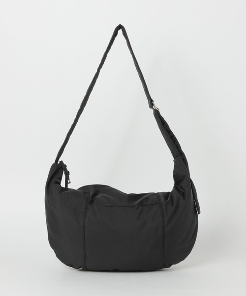 LAKOLE（ラコレ）の「クロワッサンBIGショルダー / 969649（ショルダーバッグ・レディース・ブラック/アイボリー/ピンク/ライトグレー・FREE）」の13枚目の写真