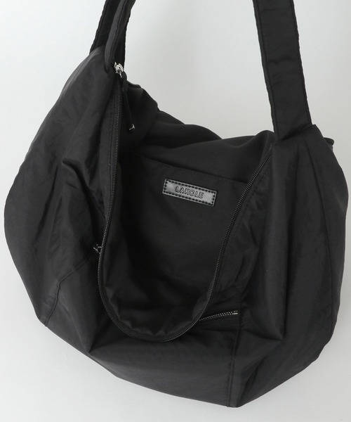 LAKOLE（ラコレ）の「クロワッサンBIGショルダー / 969649（ショルダーバッグ・レディース・ブラック/アイボリー/ピンク/ライトグレー・FREE）」の16枚目の写真