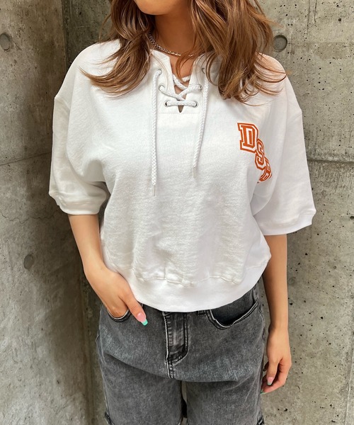 ROGER AND RAW（ロジャーアンドロウ）の「レースアップロゴプリントショートスウェットトップス（スウェット・レディース・ブルー/スミクロ/ホワイト・FREE）」の2枚目の写真