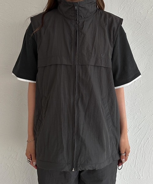 MUHET（ミュエータ）の「ロゴ刺繍ナイロンベスト（ベスト・レディース・ブラック/ブルー/チャコールグレー・MEDIUM/X-LARGE）」の17枚目の写真