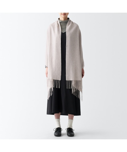 無印良品(ムジルシリョウヒン)の「ウール ひざ掛けにもなる 大判ストール(ストール/ショール・レディース・ダークブラウン系/ライトグレー/レッド/ベージュ系1・FREE)」の20枚目の写真