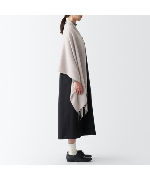 無印良品(ムジルシリョウヒン)の「ウール ひざ掛けにもなる 大判ストール(ストール/ショール・レディース・ダークブラウン系/ライトグレー/レッド/ベージュ系1・FREE)」の21枚目の写真