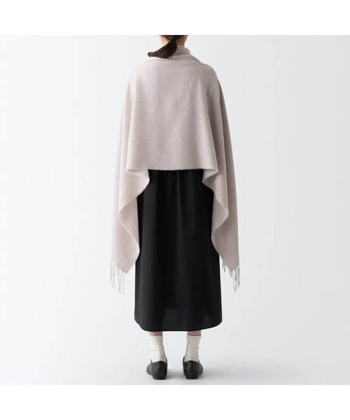 無印良品(ムジルシリョウヒン)の「ウール ひざ掛けにもなる 大判ストール(ストール/ショール・レディース・ダークブラウン系/ライトグレー/レッド/ベージュ系1・FREE)」の22枚目の写真