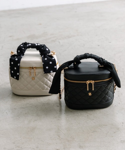 OLIVE des OLIVE（オリーブデオリーブ）の「スカーフ付きキルティングバニティーバッグ　1032120090（ショルダーバッグ・レディース・アイボリー/ブラック・FREE）」の11枚目の写真