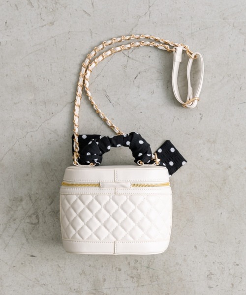 OLIVE des OLIVE（オリーブデオリーブ）の「スカーフ付きキルティングバニティーバッグ　1032120090（ショルダーバッグ・レディース・アイボリー/ブラック・FREE）」の10枚目の写真