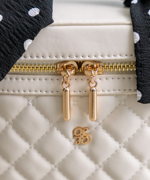 OLIVE des OLIVE（オリーブデオリーブ）の「スカーフ付きキルティングバニティーバッグ　1032120090（ショルダーバッグ・レディース・アイボリー/ブラック・FREE）」の7枚目の写真