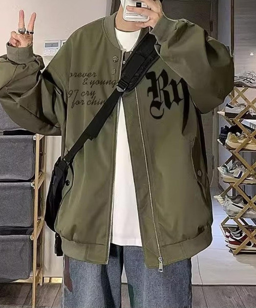 Burner（バーナー）の「【OKUOKU　0909】ロゴ入り オーバーシルエット MA-1 ブルゾン oku-outer-731477918191-48 MC（MA-1・メンズ・ブラック/ベージュ/カーキ・L/M/XL）」の3枚目の写真