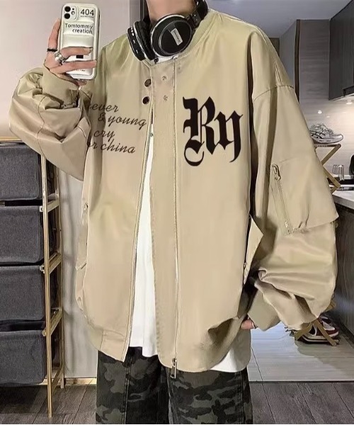 Burner（バーナー）の「【OKUOKU　0909】ロゴ入り オーバーシルエット MA-1 ブルゾン oku-outer-731477918191-48 MC（MA-1・メンズ・ブラック/ベージュ/カーキ・L/M/XL）」の2枚目の写真