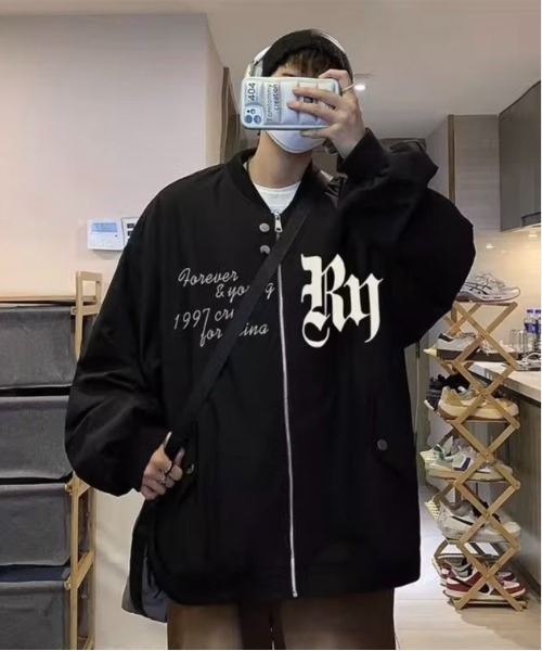 Burner（バーナー）の「【OKUOKU　0909】ロゴ入り オーバーシルエット MA-1 ブルゾン oku-outer-731477918191-48 MC（MA-1・メンズ・ブラック/ベージュ/カーキ・L/M/XL）」の4枚目の写真