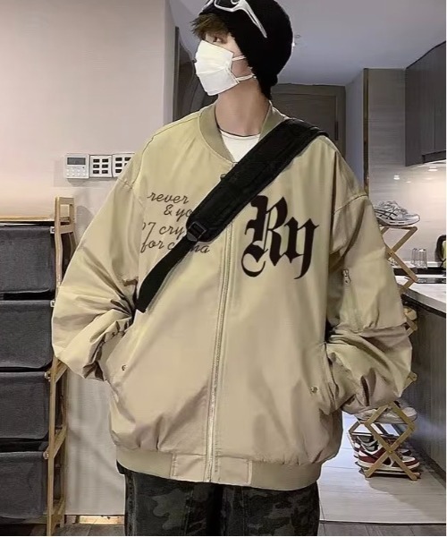 Burner（バーナー）の「【OKUOKU　0909】ロゴ入り オーバーシルエット MA-1 ブルゾン oku-outer-731477918191-48 MC（MA-1・メンズ・ブラック/ベージュ/カーキ・L/M/XL）」の8枚目の写真