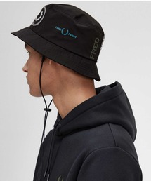 FRED PERRY（フレッドペリー）の「Graphic Branded Bucket Hat（ハット
