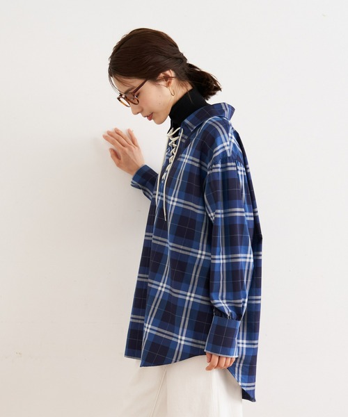 TOKYO SHIRTS（トウキョウシャツ）の「オーバーサイズ 長袖レースアップシャツ（シャツ/ブラウス・レディース・ブルー/ホワイト/ネイビー・FREE）」の17枚目の写真