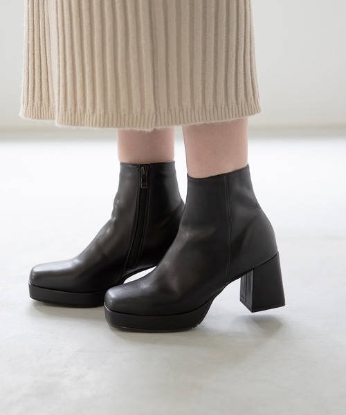 menue(メヌエ)の「プラットフォーム ヒールブーツ(ブーツ・レディース・ブラック/アイボリー/シルバー・L/S/M/LL)」の5枚目の写真