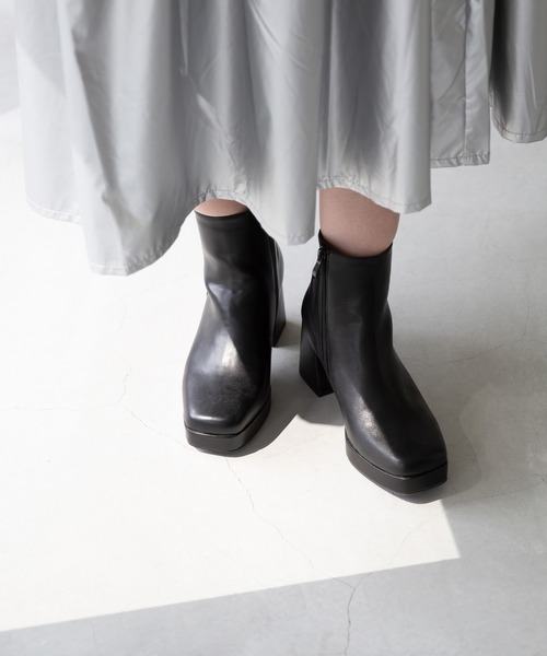 menue(メヌエ)の「プラットフォーム ヒールブーツ(ブーツ・レディース・ブラック/アイボリー/シルバー・L/S/M/LL)」の10枚目の写真