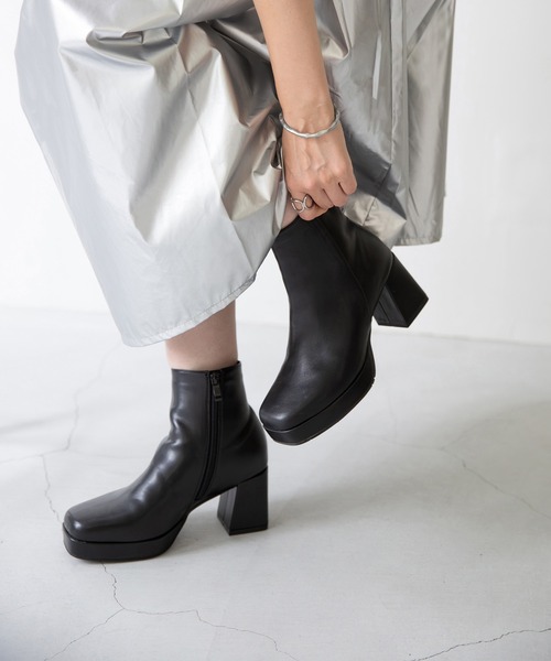 menue(メヌエ)の「プラットフォーム ヒールブーツ(ブーツ・レディース・ブラック/アイボリー/シルバー・L/S/M/LL)」の11枚目の写真