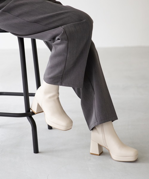 menue(メヌエ)の「プラットフォーム ヒールブーツ(ブーツ・レディース・ブラック/アイボリー/シルバー・L/S/M/LL)」の22枚目の写真