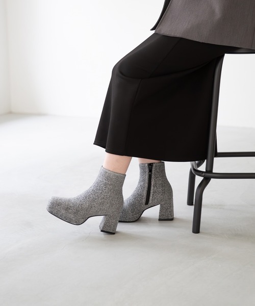 menue(メヌエ)の「プラットフォーム ヒールブーツ(ブーツ・レディース・ブラック/アイボリー/シルバー・L/S/M/LL)」の16枚目の写真