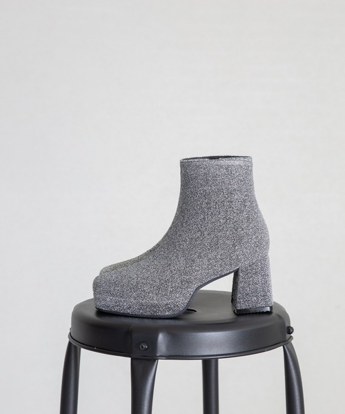 menue(メヌエ)の「プラットフォーム ヒールブーツ(ブーツ・レディース・ブラック/アイボリー/シルバー・L/S/M/LL)」の19枚目の写真