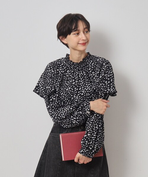 Cutie Blonde(キューティーブロンド)の「◆フェミニンもカジュアルも○ フリル ハイネック ブラウス(シャツ/ブラウス・レディース・ブラック系/ブラック/ホワイト系/ホワイト系その他・04/03/02)」の4枚目の写真