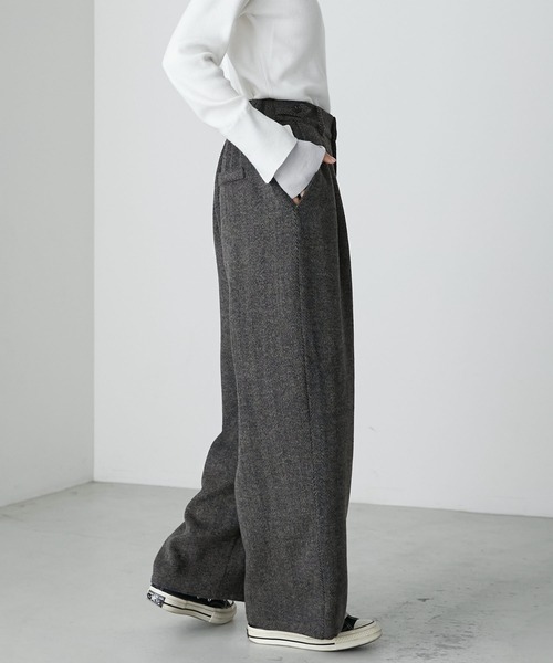 forksy.(フォルクシー)の「【forksy.】3タックヘリンボーンボリュームパンツ(その他パンツ・レディース・ダークブラウン/ブラック・M/L)」の17枚目の写真