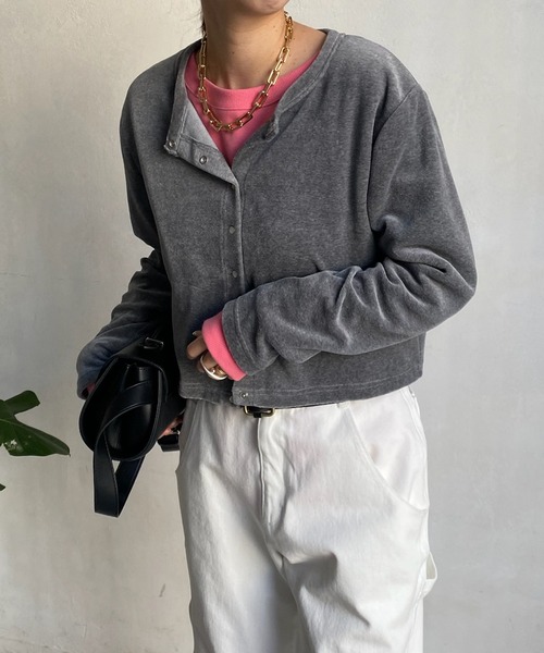 DouDou(ドゥドゥ)の「パールドットボタンベロアカーディガン(カーディガン/ボレロ・レディース・グレー/オフホワイト/ブラック・FREE)」の2枚目の写真