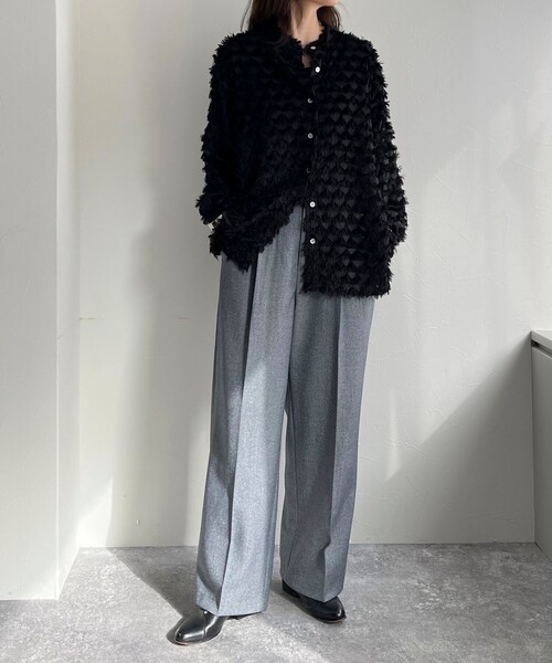 fredy emue（フレディエミュ）の「【入卒/セレモニー】ソフトシャークスキン タックスラックスパンツ（スラックス・レディース・ベージュ/ブラック/ネイビー・36/38）」の4枚目の写真