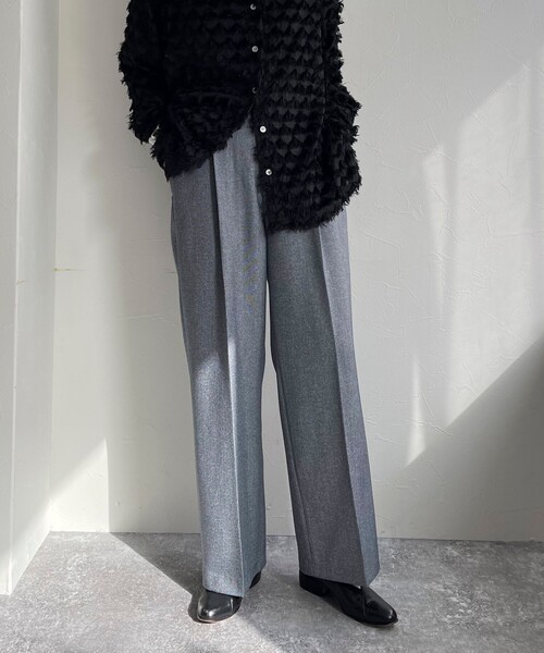 fredy emue（フレディエミュ）の「【入卒/セレモニー】ソフトシャークスキン タックスラックスパンツ（スラックス・レディース・ベージュ/ブラック/ネイビー・36/38）」の7枚目の写真