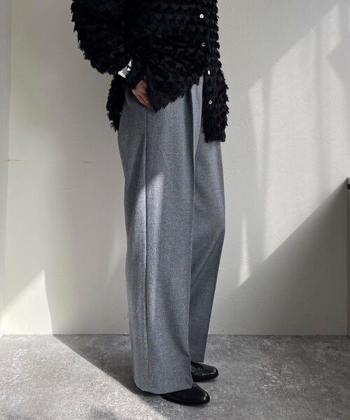 fredy emue（フレディエミュ）の「【入卒/セレモニー】ソフトシャークスキン タックスラックスパンツ（スラックス・レディース・ベージュ/ブラック/ネイビー・36/38）」の8枚目の写真