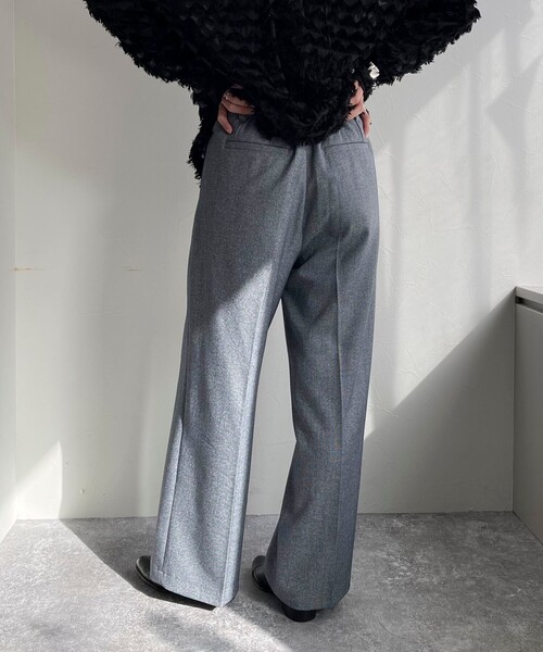 fredy emue（フレディエミュ）の「【入卒/セレモニー】ソフトシャークスキン タックスラックスパンツ（スラックス・レディース・ベージュ/ブラック/ネイビー・36/38）」の11枚目の写真