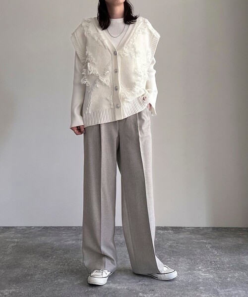 fredy emue（フレディエミュ）の「【入卒/セレモニー】ソフトシャークスキン タックスラックスパンツ（スラックス・レディース・ベージュ/ブラック/ネイビー・36/38）」の13枚目の写真