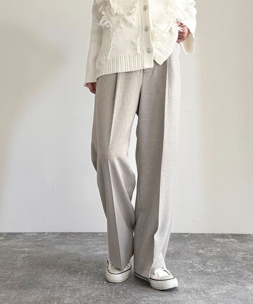 fredy emue（フレディエミュ）の「【入卒/セレモニー】ソフトシャークスキン タックスラックスパンツ（スラックス・レディース・ベージュ/ブラック/ネイビー・36/38）」の20枚目の写真