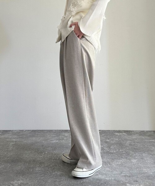 fredy emue（フレディエミュ）の「【入卒/セレモニー】ソフトシャークスキン タックスラックスパンツ（スラックス・レディース・ベージュ/ブラック/ネイビー・36/38）」の22枚目の写真