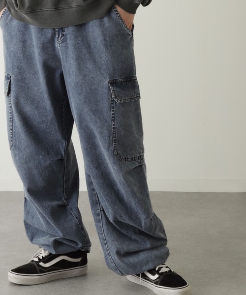 ZIP FIVE（ジップファイブ）の「【ZIP FIVE】 ヴィンテージライク ケミカル ウォッシュ デニム 裾ドローコード バルーン カーゴパンツ（カーゴパンツ・メンズ・ブラック/ブルー・LARGE/MEDIUM）」の3枚目の写真