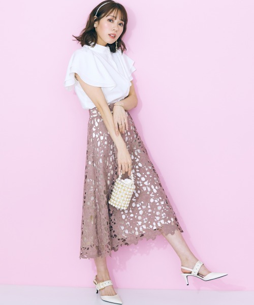 marun（マルン）の「＜大きいサイズ＞ スタンドカラーフレアブラウス marun（シャツ/ブラウス・レディース・ピンクベージュ/サックスブルー/オフホワイト・4L/5L/L/LL/3L）」の4枚目の写真