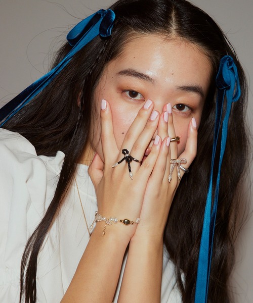 ANU（アヌ）の「ribbon beads ring - リボンビーズリング（リング・レディース・ブラック/ホワイト・FREE）」の4枚目の写真